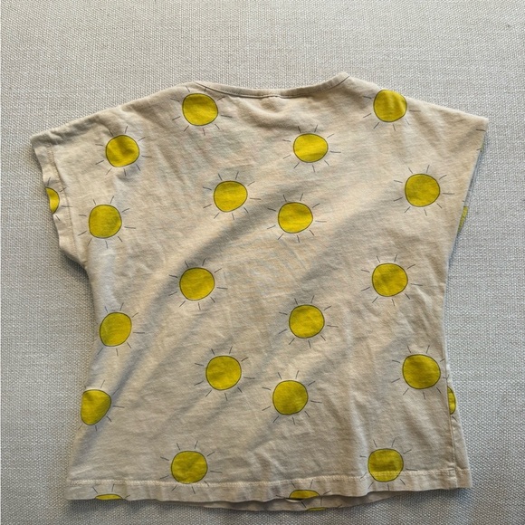 Girls kids Disney Zara Tan and Yellow Short Sleeve Tee Daisy Duck - Picture 4 of 4